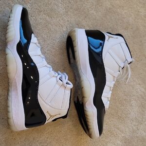 Air Jordan 11 Retro Concord Sneakers